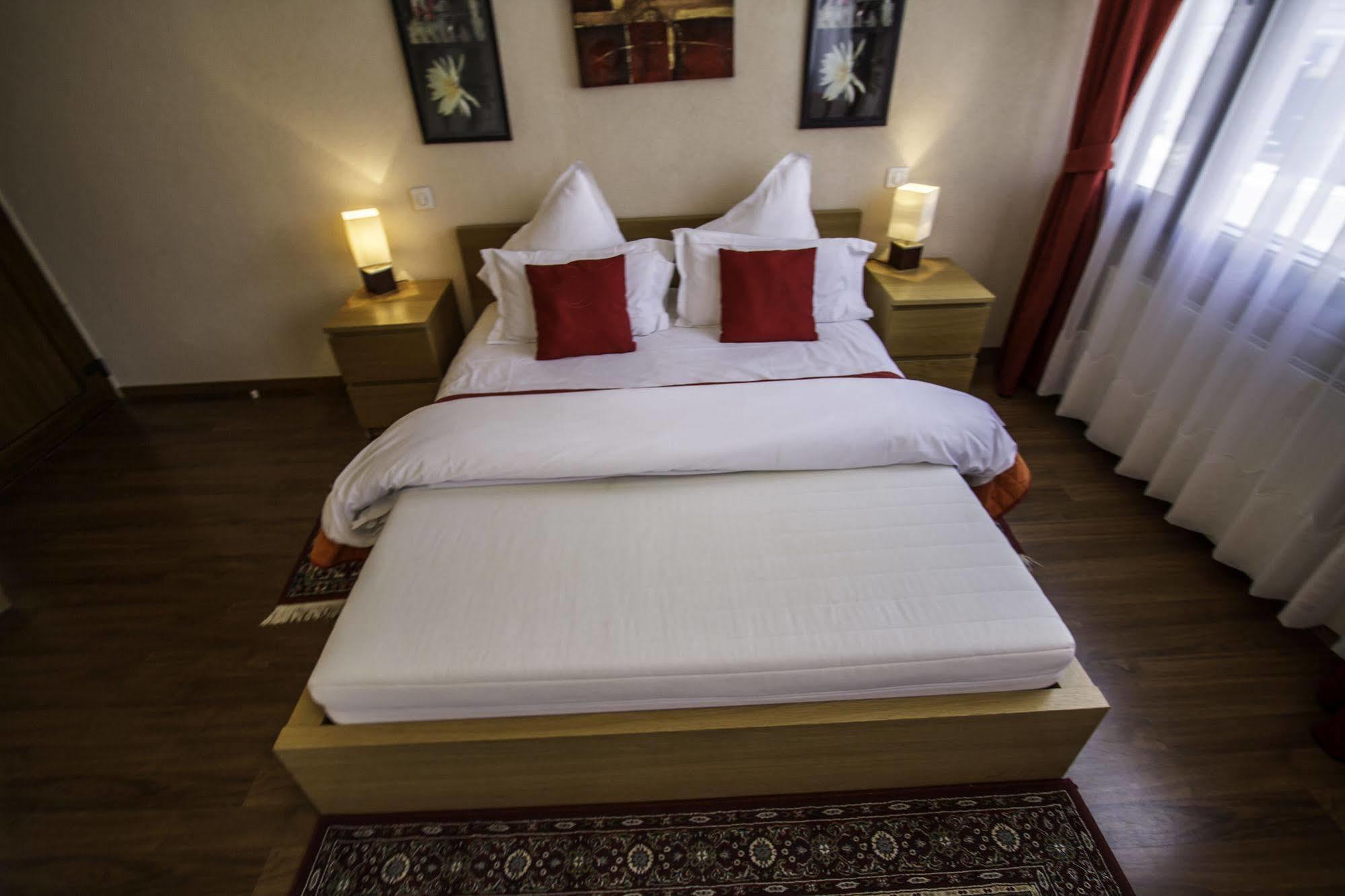 Le Divona Hotel
